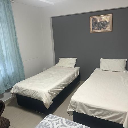 Bongz Accomodation@ Tenbury Apartment เดอร์บัน ภายนอก รูปภาพ